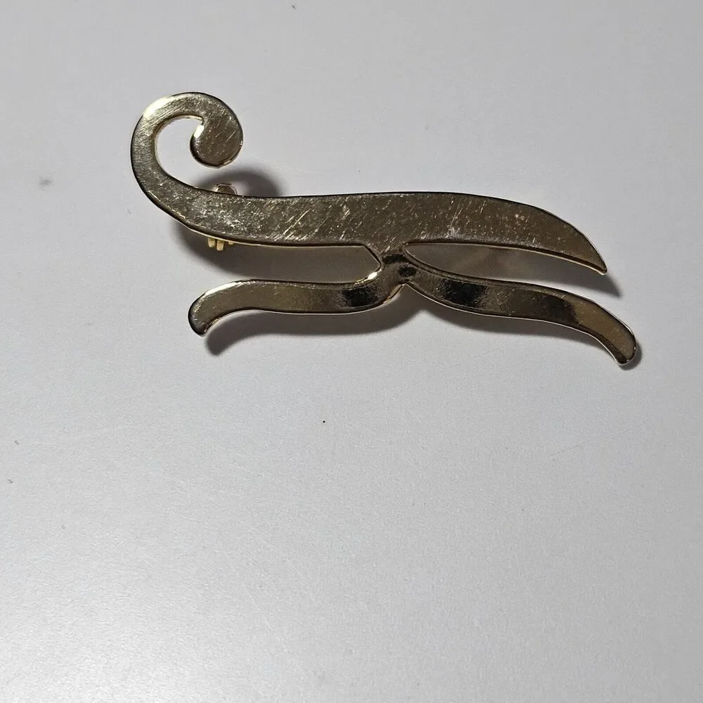 Monogram Letter Initial K Brooch Pin Smooth Gold Tone Metal